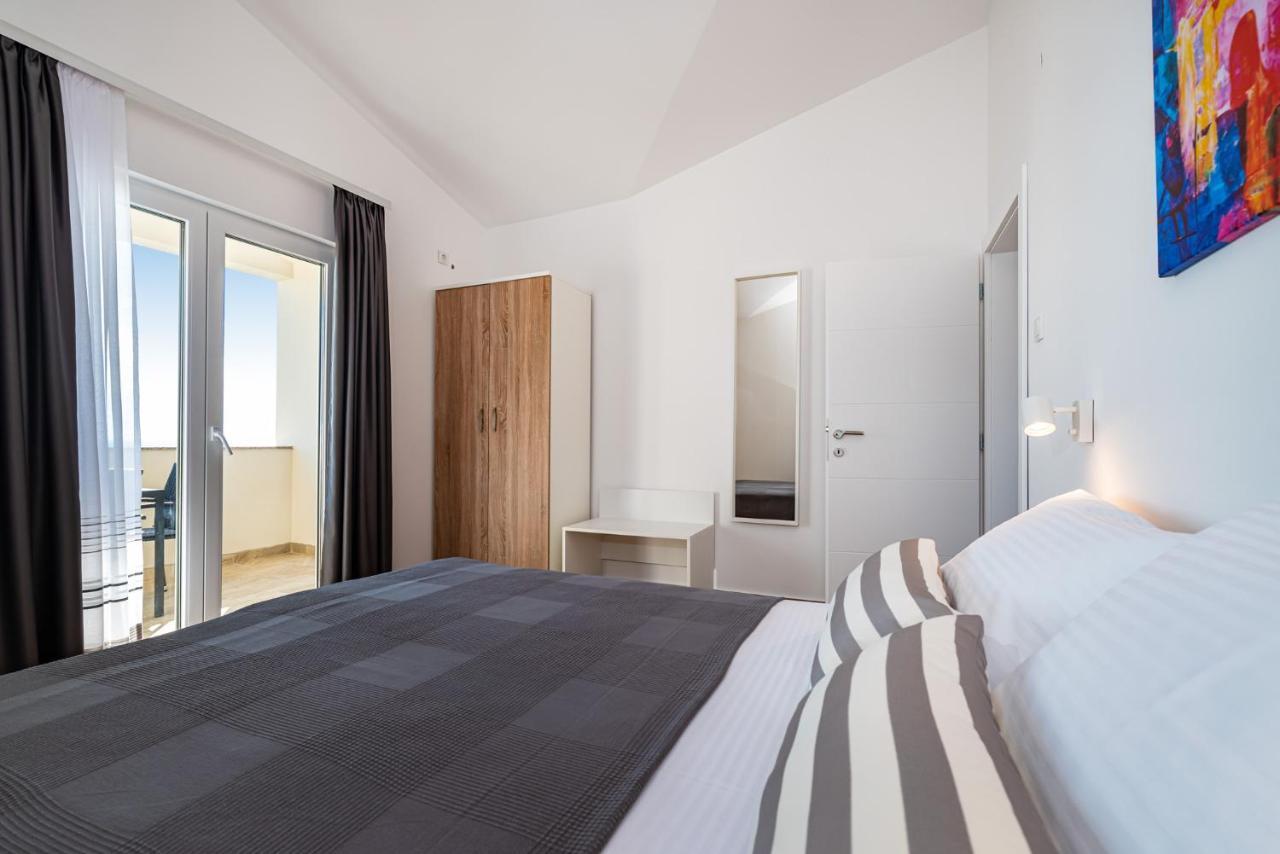 Apartment La